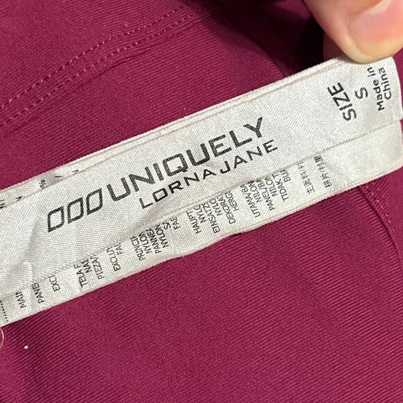 Lorna Jane Raspberry Running Pants with Cut-Out Details – Size Small - Picture 7 of 16